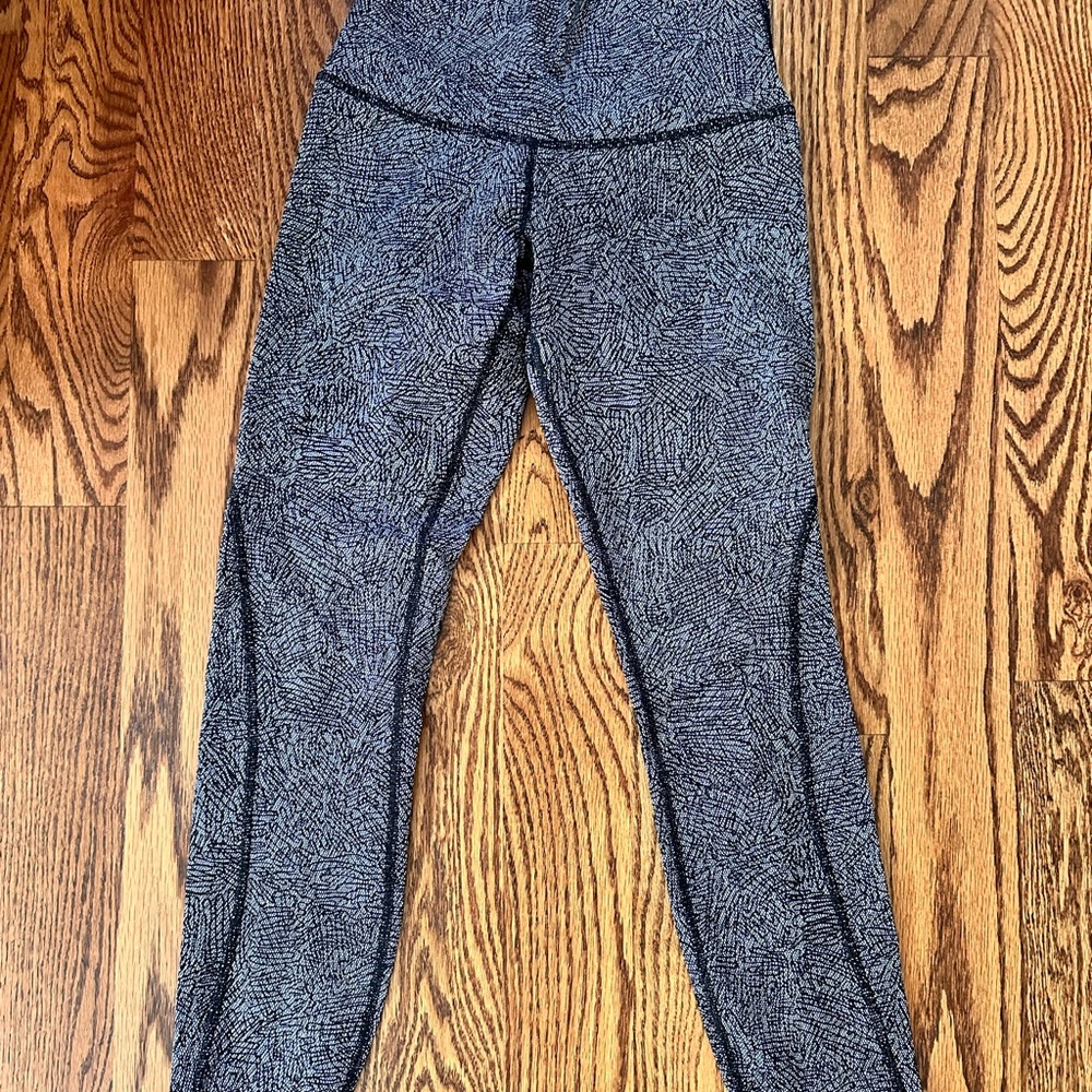 Lululemon leggings sz 4 (mesh back)